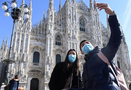 https://storage.bljesak.info/article/303175/450x310/Maske turisti italija3.jpg